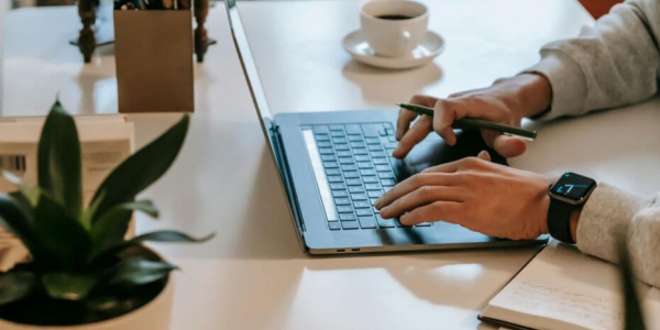 Guide d’achat PC portable étudiant : comment bien choisir son ordinateur en 2026 ? 